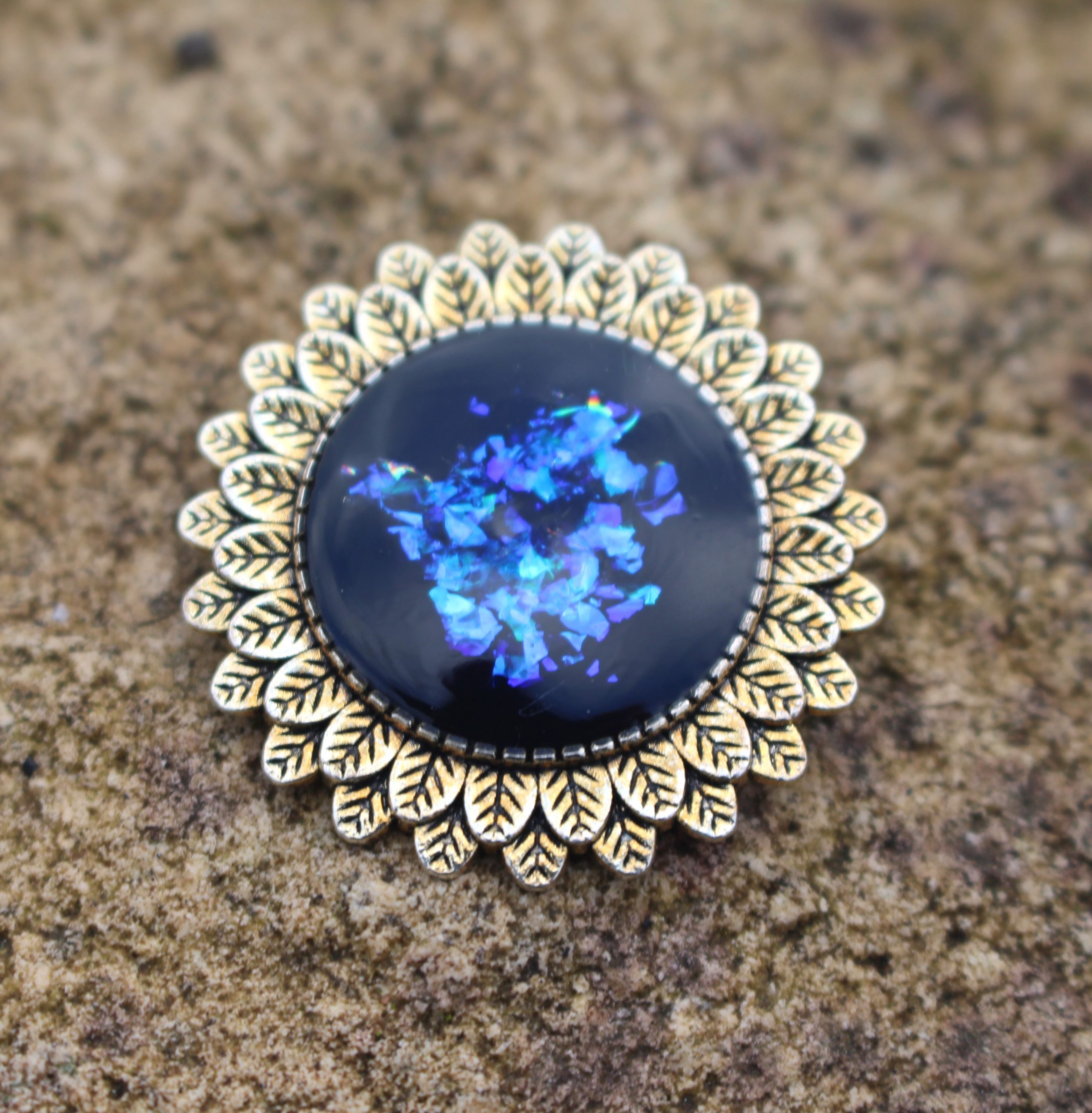 brooch blue